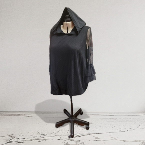 LIVI ACTIVE BY LANE BRYANT BLACK HOODIE WITH LACE SLEEVES 26/28 EUC - Picture 2 of 9